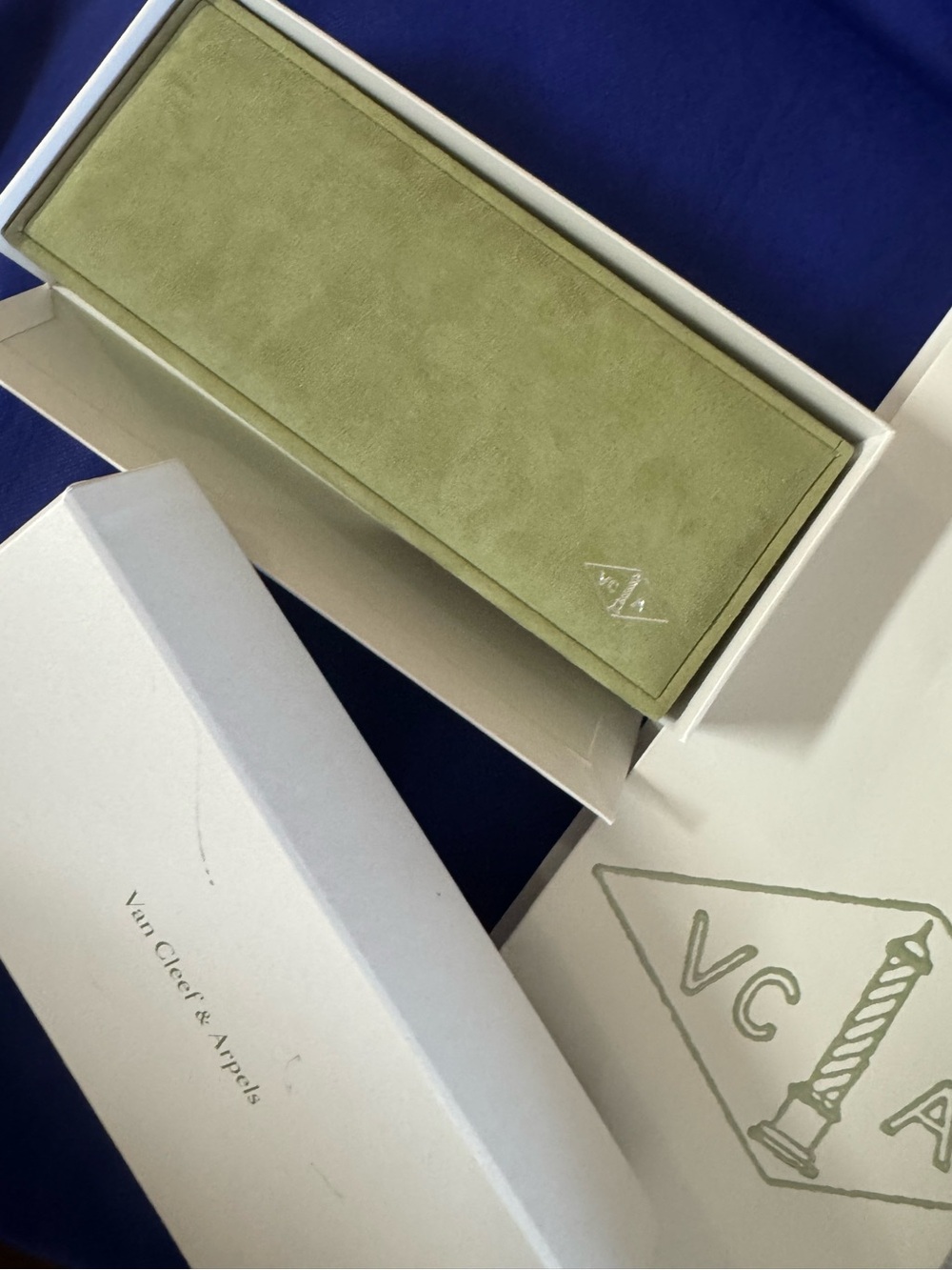 Van Cleef & Arpels 💯% Authentic luxury Green Velvety Jewelry or storage Box Set